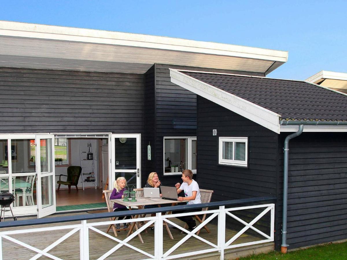 4 Person Holiday Home In غودهيم الغرفة الصورة